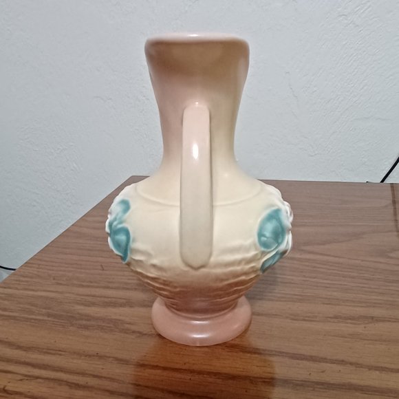 Vintage Hull Art Pottery Water Lilly Vase with Basket Weave Bottom - Picture 5 of 9